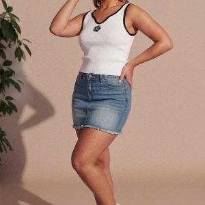 White Ribbed Flower Embroidered Sleeveless Crop Top - Riym